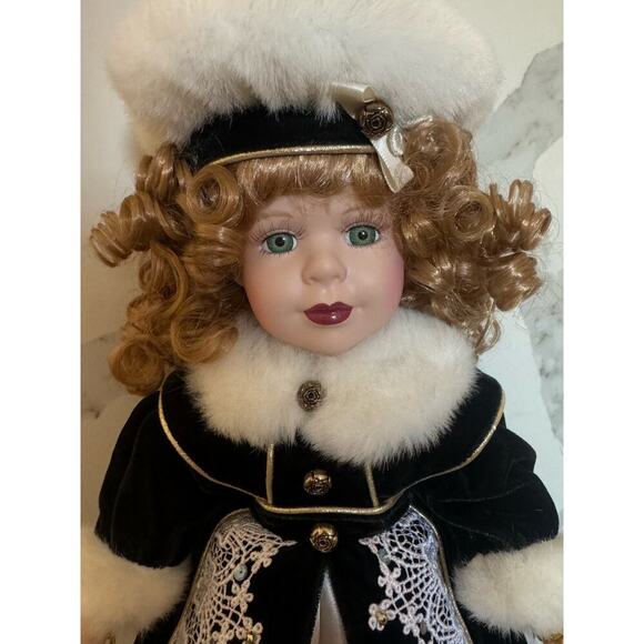 Brass Key Victorian Rose Collection Genuine Porcelain Doll Special Edition 1997 - Picture 3 of 9